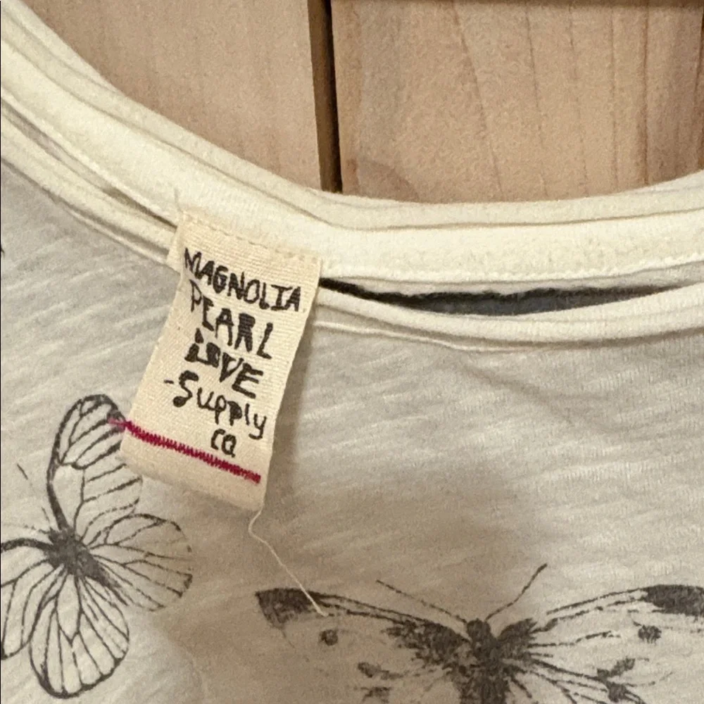 Magnolia Pearl Boundless Butterfly tee in tru - Picture 2 of 3